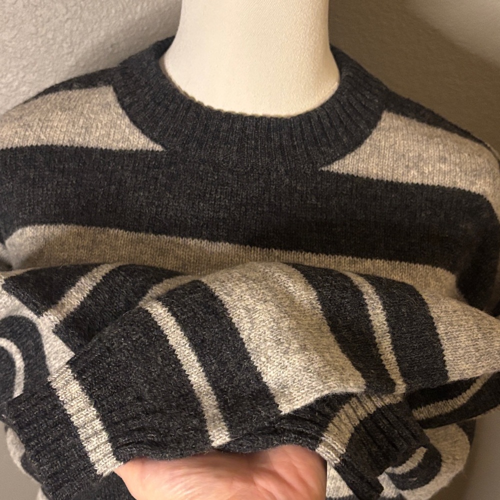 Benetton Shetland Wool Striped Sweater Made in Italy Black Gray Knit - Picture 5 of 6